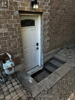 16 Wellspring Ave in Richmond Hill, ON - Building Photo