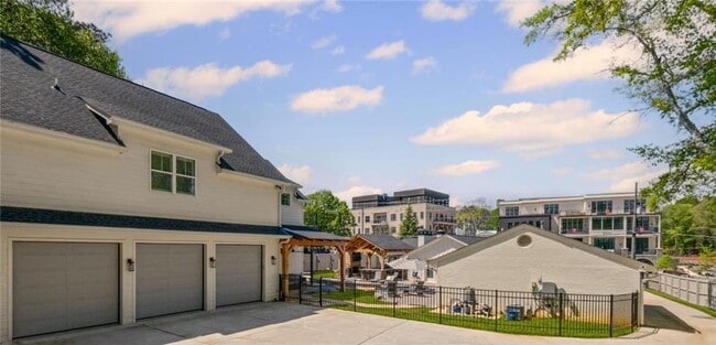 8175 Main St in Woodstock, GA - Building Photo - Building Photo