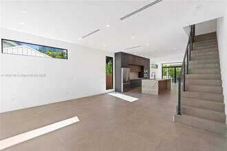 3026 Aviation Ave in Miami, FL - Building Photo - Building Photo