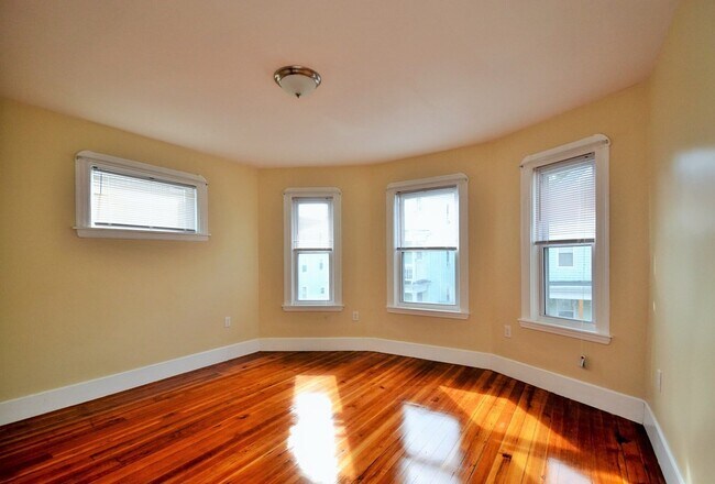 42 Corona St, Unit 2 in Boston, MA - Building Photo - Building Photo