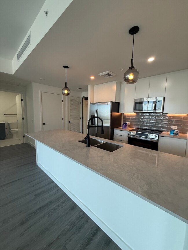 160 NW 28th St, Unit B1 in Miami, FL - Building Photo - Building Photo