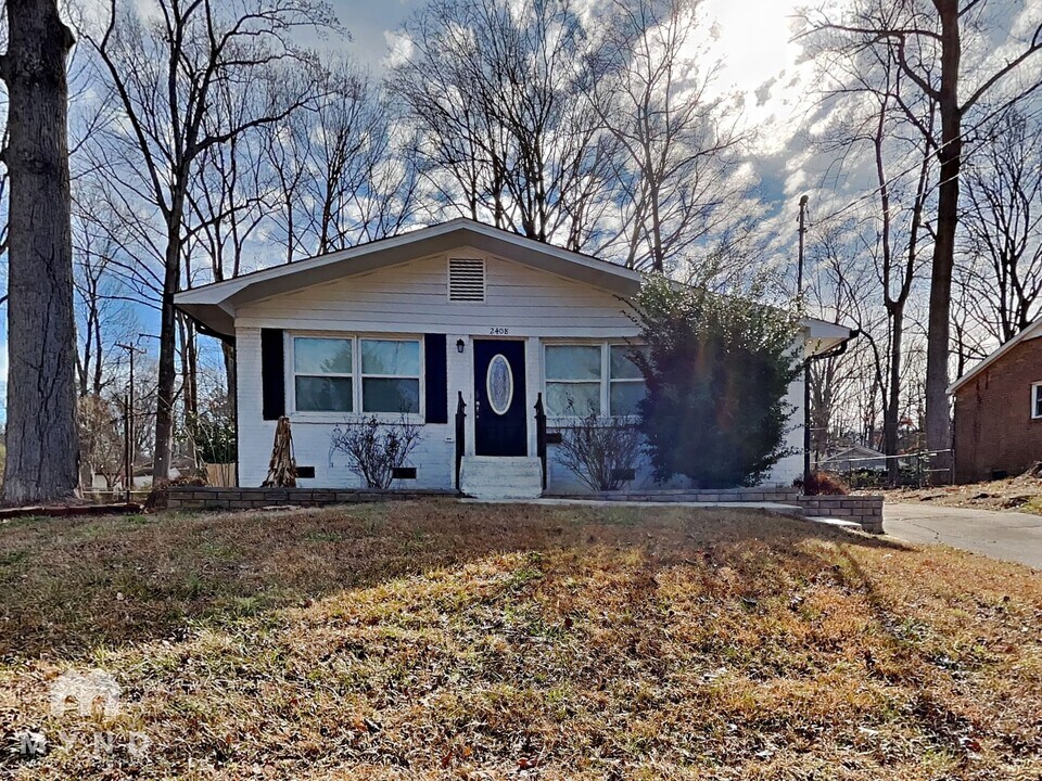 2408 Dora Dr in Charlotte, NC - Foto de edificio