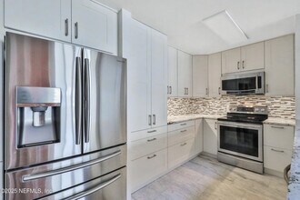8550 Touchton Rd in Jacksonville, FL - Building Photo - Building Photo