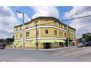 2300 W Flagler St-Unit -06 in Miami, FL - Building Photo - Building Photo