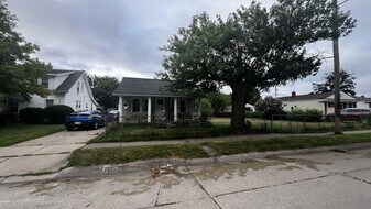 7220 Paige Ave in Warren, MI - Building Photo
