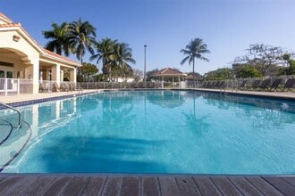 1033 SW 42nd Terrace in Deerfield Beach, FL - Foto de edificio - Building Photo