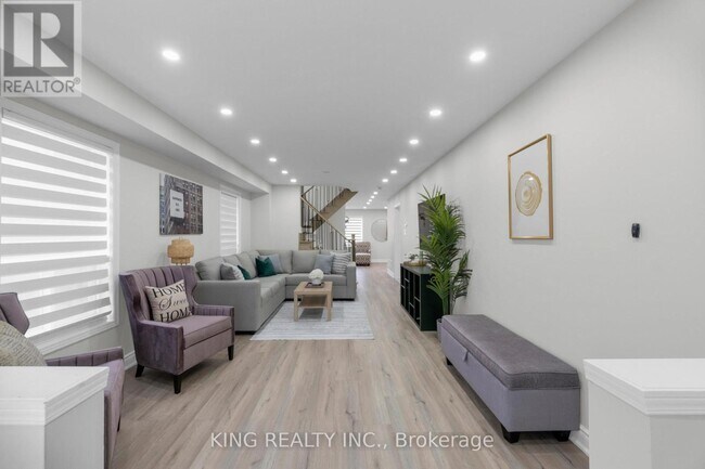 21 Irene Crescent in Brampton, ON - Building Photo - Building Photo