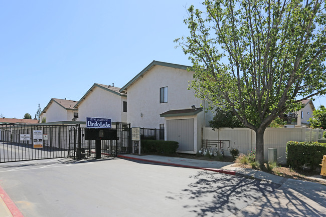 Lindo Lake Townhomes in Lakeside, CA - Building Photo - Building Photo