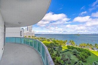 1800 N Bayshore Dr, Unit 701 in Miami, FL - Foto de edificio - Building Photo