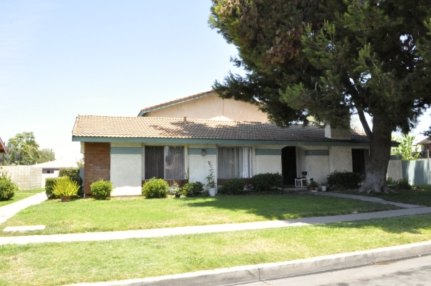 2527 E Park Ln in Anaheim, CA - Building Photo - Building Photo