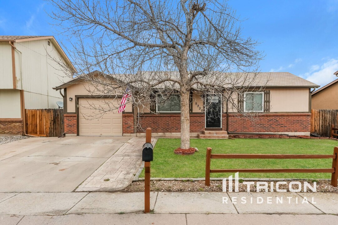 2330 Bruno Cir in Colorado Springs, CO - Foto de edificio