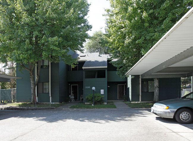 Maple View Apartments in Beaverton, OR - Foto de edificio - Building Photo