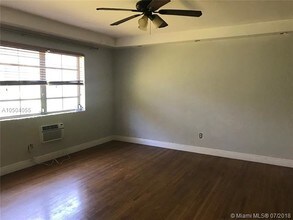 1616 Michigan Ave-Unit -4 in Miami Beach, FL - Foto de edificio - Building Photo