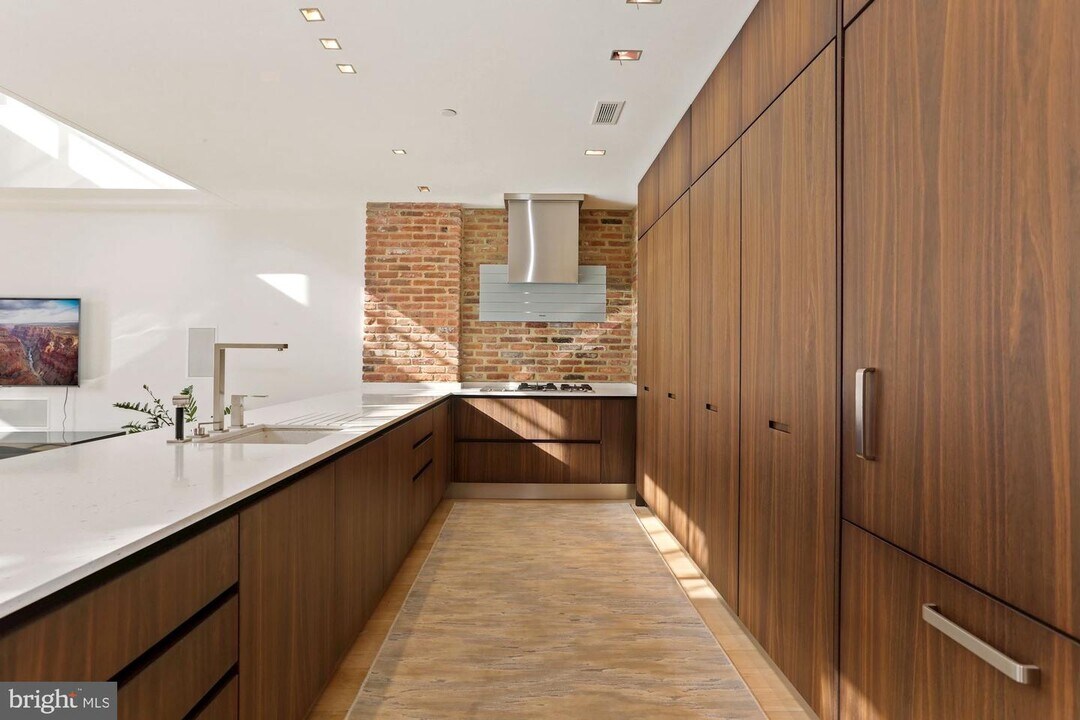1615 N QUEEN St-Unit -M606 in Arlington, VA - Building Photo