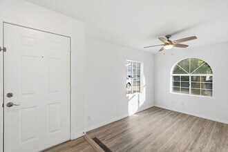 19016 N 37th St in Phoenix, AZ - Building Photo - Building Photo