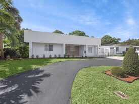 520 NE 135th St in North Miami, FL - Building Photo