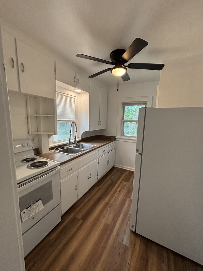 property at 833 E North St
