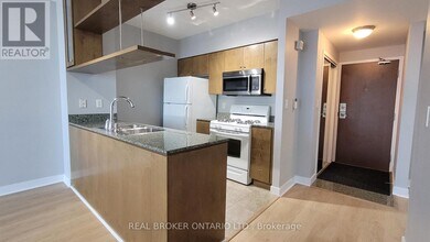 35 Mariner Terrace in Toronto, ON - Building Photo - Building Photo