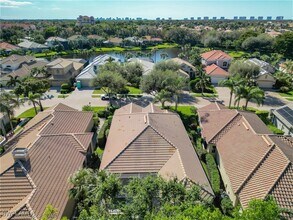 9190 Troon Lakes Dr in Naples, FL - Foto de edificio - Building Photo