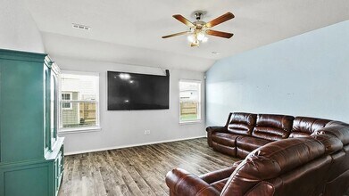 1600 Edinburgh Dr in Centerton, AR - Building Photo - Building Photo