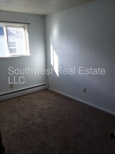 175 Monroe Ave-Unit -B in Green River, WY - Building Photo - Building Photo