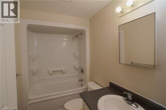 274 Erb St. W in Waterloo, ON - Building Photo - Building Photo