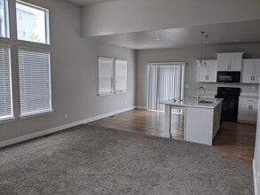 889 E 600 N in Hyde Park, UT - Foto de edificio - Building Photo