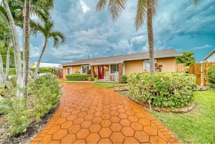 14911 SW 71st St, Unit Right in Miami, FL - Building Photo