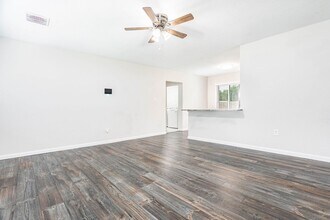 1812 Meadow Lake Dr in Norfolk, VA - Building Photo - Building Photo