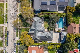 145 S Hudson Ave in Los Angeles, CA - Foto de edificio - Building Photo