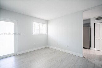 465 NE 59th St in Miami, FL - Building Photo - Building Photo