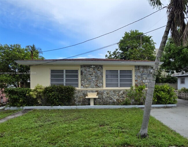 23 NW 32nd Ct in Miami, FL - Building Photo - Building Photo