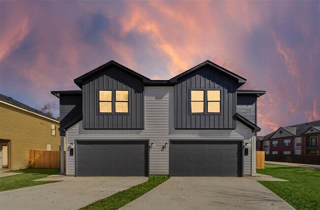 518 Clinton St in Conroe, TX - Foto de edificio - Building Photo