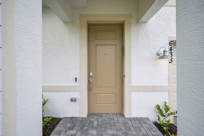 6433 Cedar Pl in Fort Pierce, FL - Building Photo - Building Photo