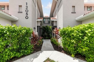 12050 Santaluz Dr in Ft. Myers, FL - Building Photo - Building Photo