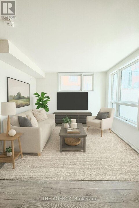 14 Lytham Grn Cir in Newmarket, ON - Building Photo