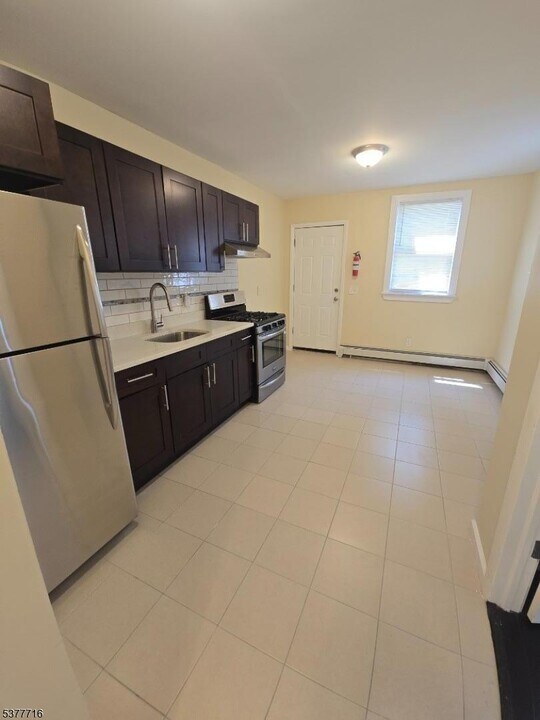350 13th Ave in Newark, NJ - Building Photo