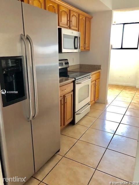 4240 NW 2nd Terrace-Unit -Apt 901 in Miami, FL - Foto de edificio - Building Photo