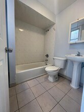 424 Kennedy Blvd, Unit 1 in Bayonne, NJ - Foto de edificio - Building Photo