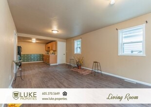 828 N Indiana Ave in Sioux Falls, SD - Building Photo - Building Photo