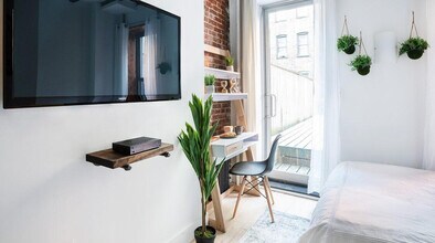241 E 24th St in New York, NY - Building Photo - Building Photo