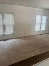 2722 Shawn Leigh Dr in Vienna, VA - Building Photo - Building Photo