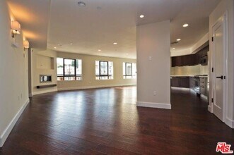 1636 S Beverly Glen Blvd in Los Angeles, CA - Building Photo - Building Photo