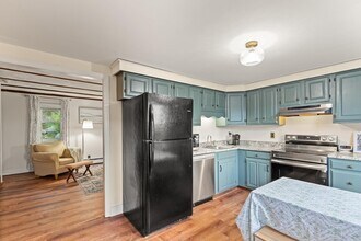 19 Granite St in Rockport, MA - Building Photo - Building Photo