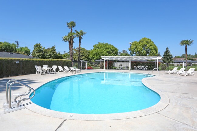 Garden East Apartments in Modesto, CA - Foto de edificio - Building Photo