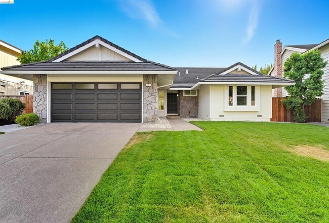 property at 11 Paddock Ct