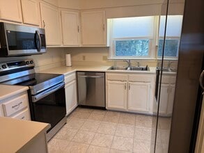 104 Meadow Park Ln, Unit Unit c in Hendersonville, NC - Building Photo - Building Photo