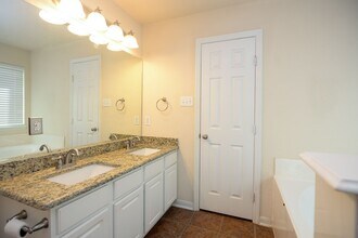 5923 Bonita Creek in Missouri City, TX - Foto de edificio - Building Photo