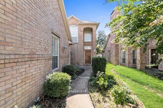 1118 Enclave Square E in Houston, TX - Building Photo - Building Photo