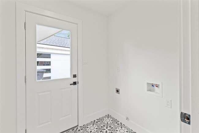 property at 2823 Stetson Ln